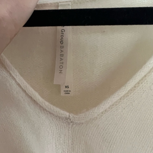 NWT Aritzia 100% Genre Cashmere Sweater - Picture 2 of 8